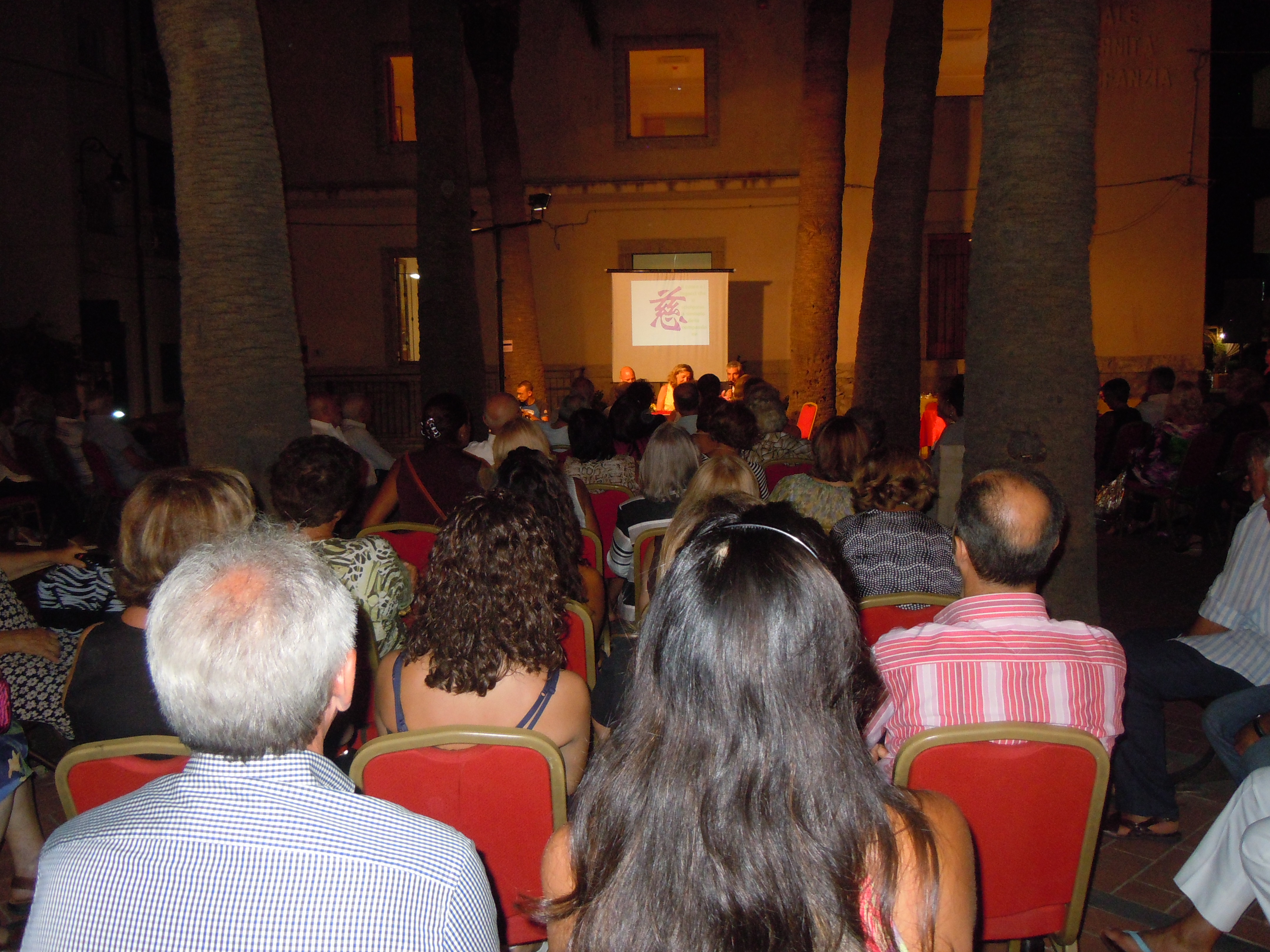 Alcuni spettatori intervenuti alla presentazione, Letojanni 2011